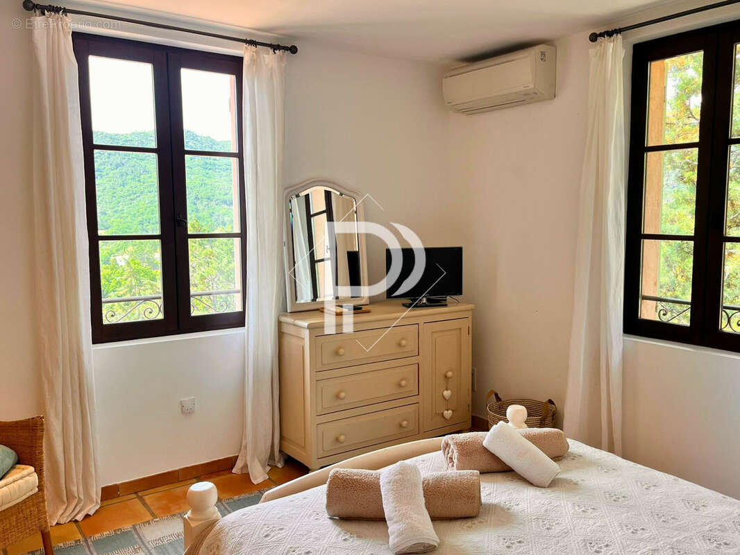 Maison à PLAN-DE-LA-TOUR