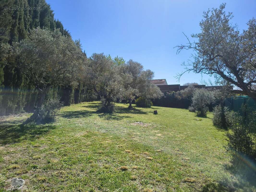 Photo 2 - Terrain à LAGNES