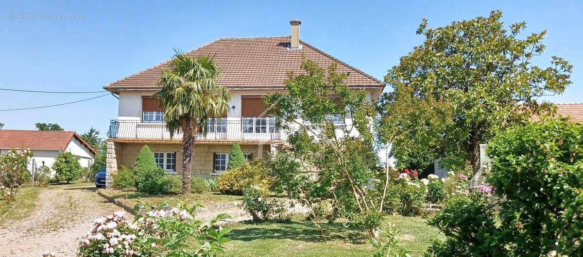 Maison à BOURBON-L'ARCHAMBAULT