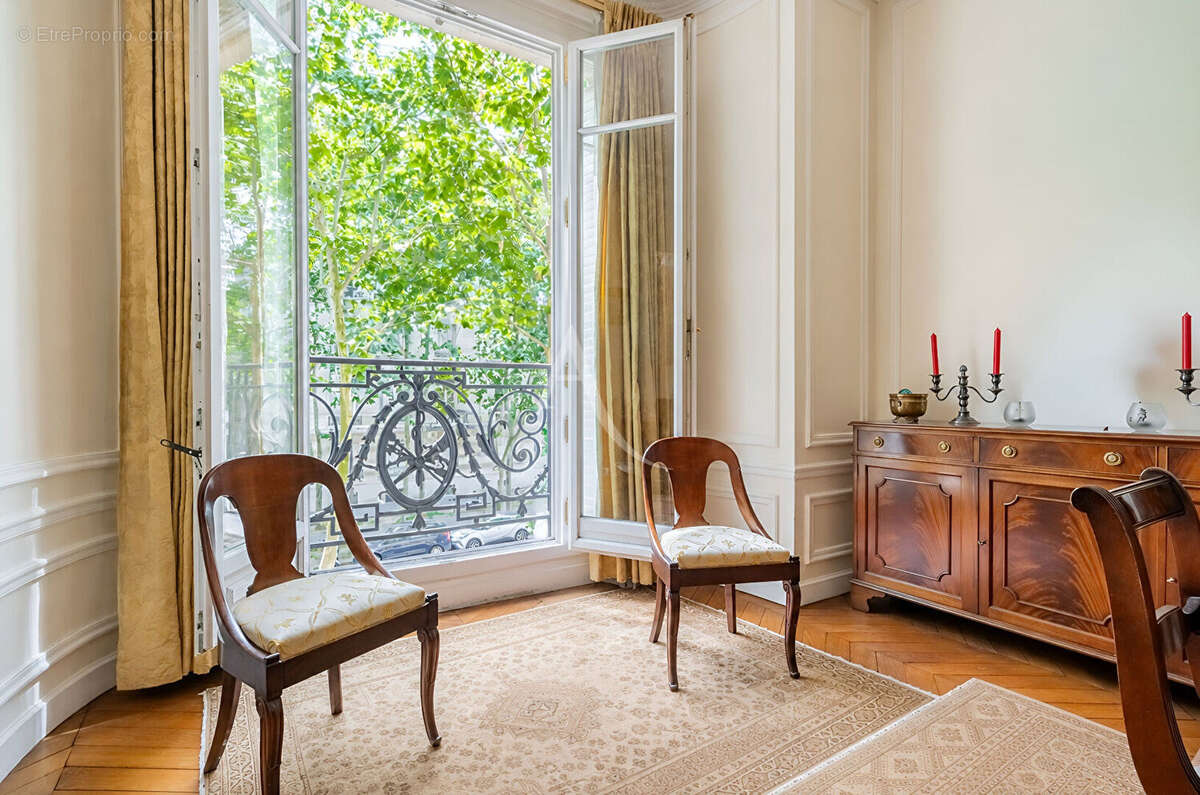 Appartement à PARIS-7E