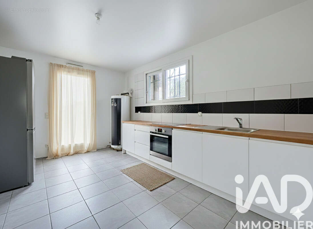Photo 5 - Maison à LA ROCHE-CHALAIS