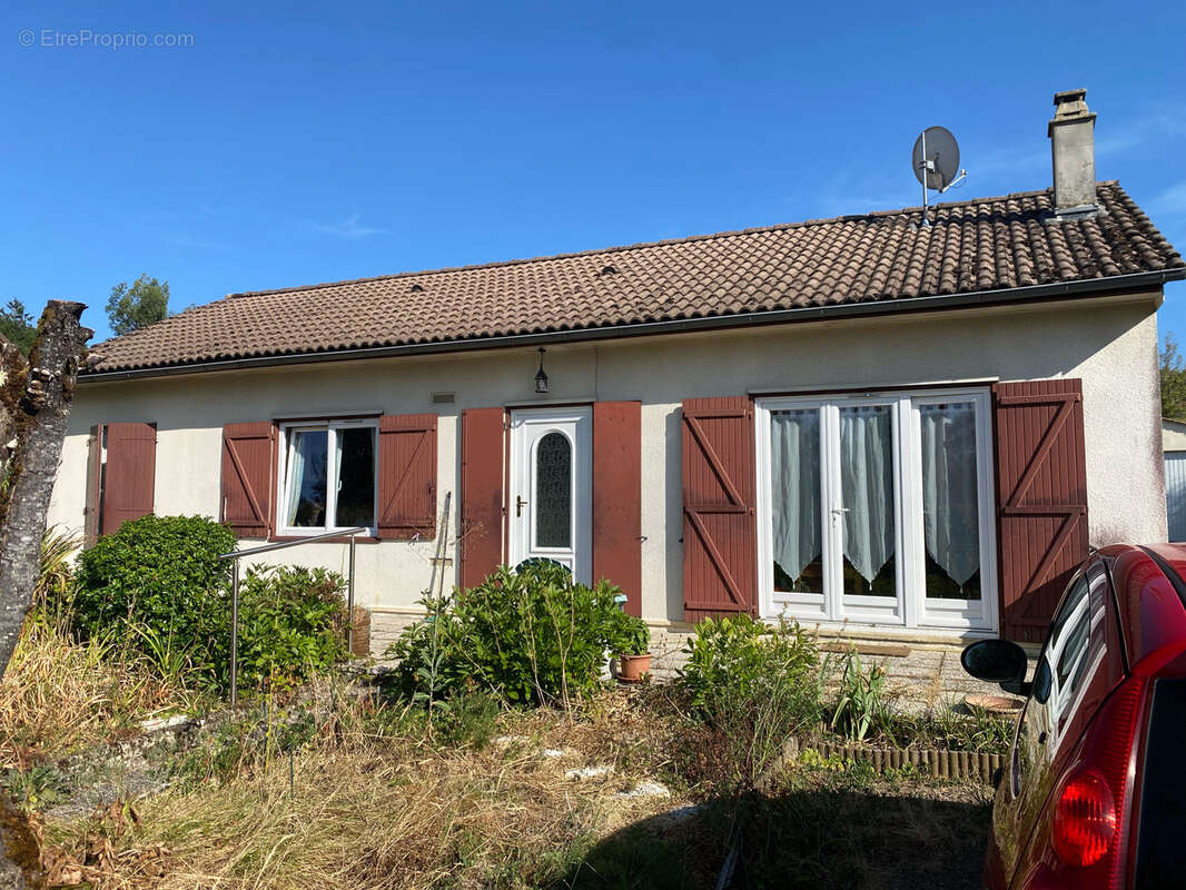 Plain-pied sur 845m2 avec garage a 2 pas du lac ! - photo 7
