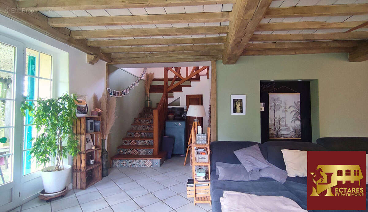 Maison à CHANOZ-CHATENAY