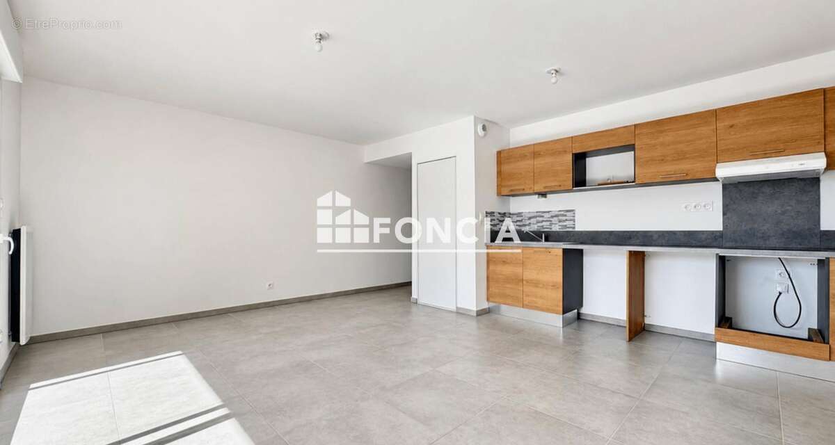Vias – Appartement T3 en rez-de-jardin avec terrasse, jardin et 2 stationnements - photo 3