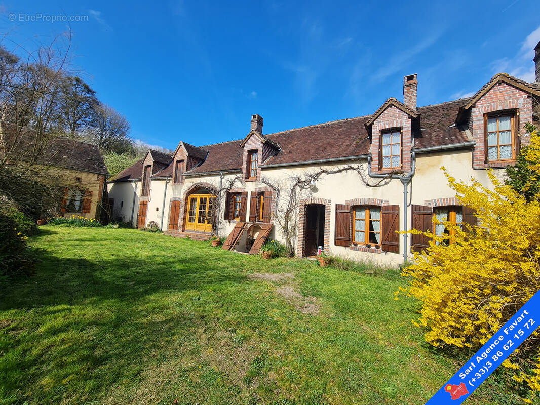 Maison à LA FERTE-LOUPIERE