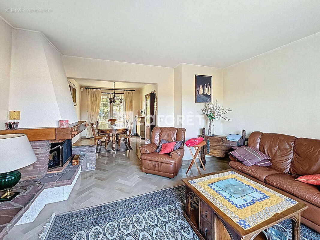 Maison à LINAS