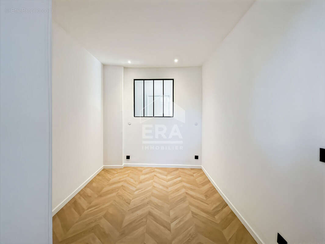 Appartement à MARSEILLE-4E