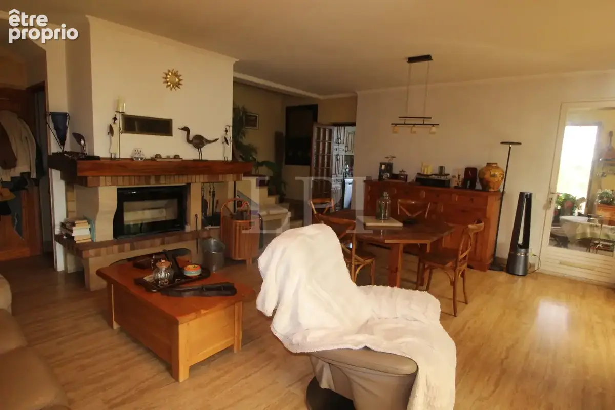 Maison avec grand terrain et piscine - photo 5