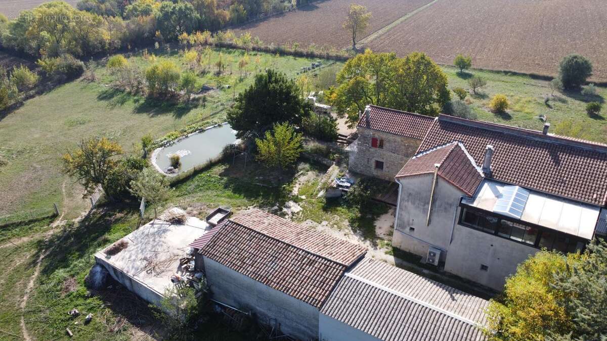 Maison à SAINT-HILAIRE-DE-BRETHMAS