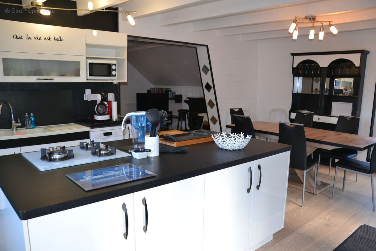 Belle maison rénovée de 136 m2 au calme et divisée en 3 appartements - photo 4