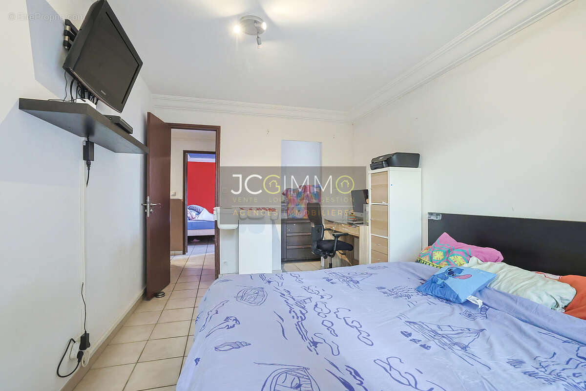 Appartement à CUERS