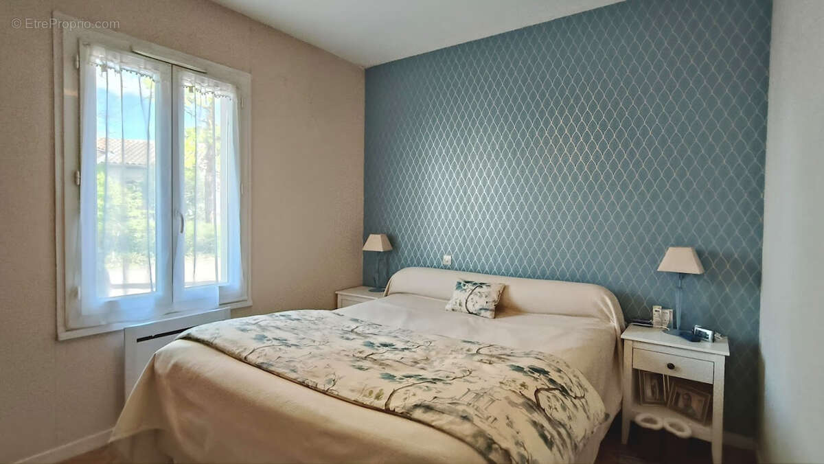 Maison à SAINT-SEURIN-DE-CURSAC