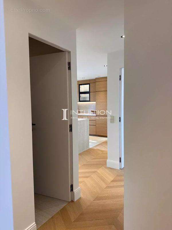 Saint Laurent du Var : 3 pièces entièrement rénové au dernier étage avec garage - photo 15