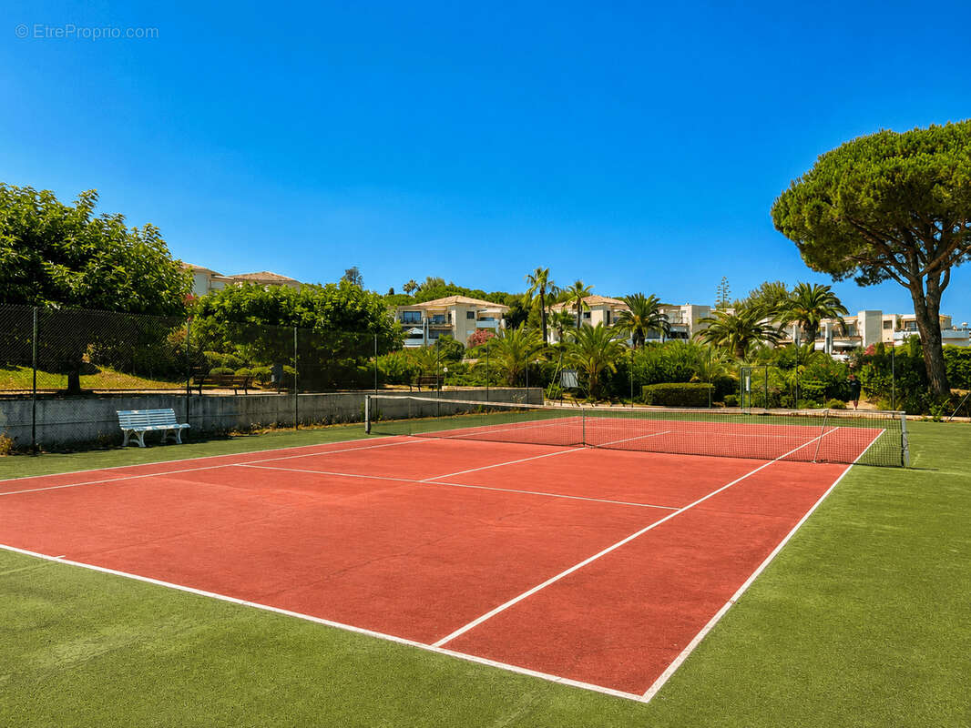 Antibes • Duplex 4 pièces 98 m2 • 2 Terrasses • Dernier étage • Aperçu mer • Double garage • Piscine • Tennis - photo 22