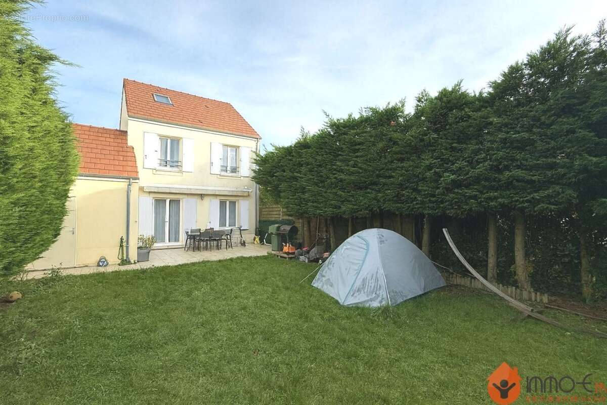 Maison à COUTEVROULT