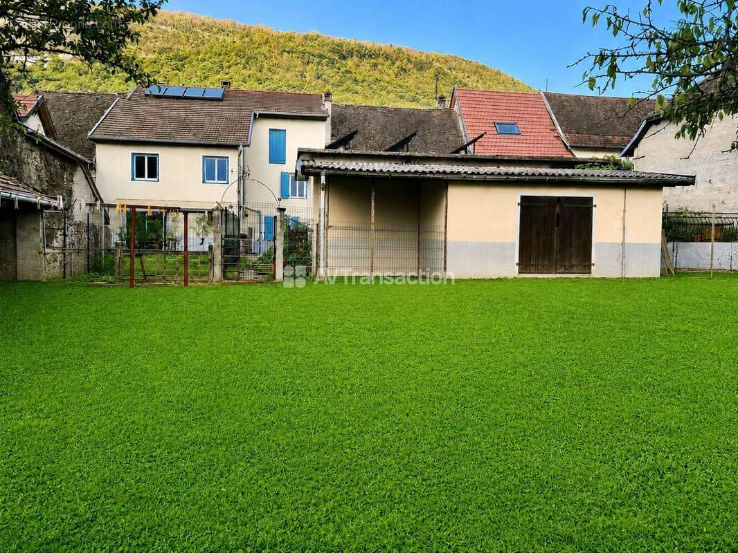 Maison à YENNE