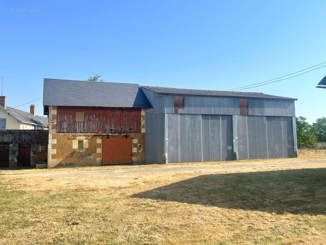Fermette avec dependances - terrain 8402 m2 - photo 6