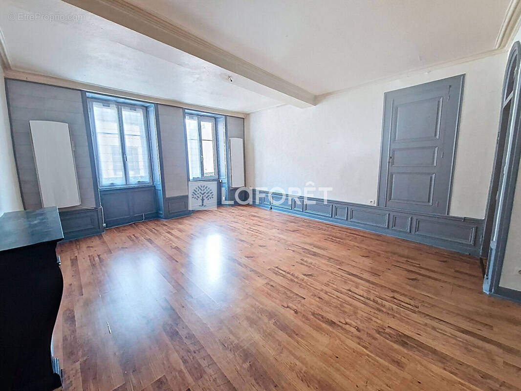 Appartement à GRAY