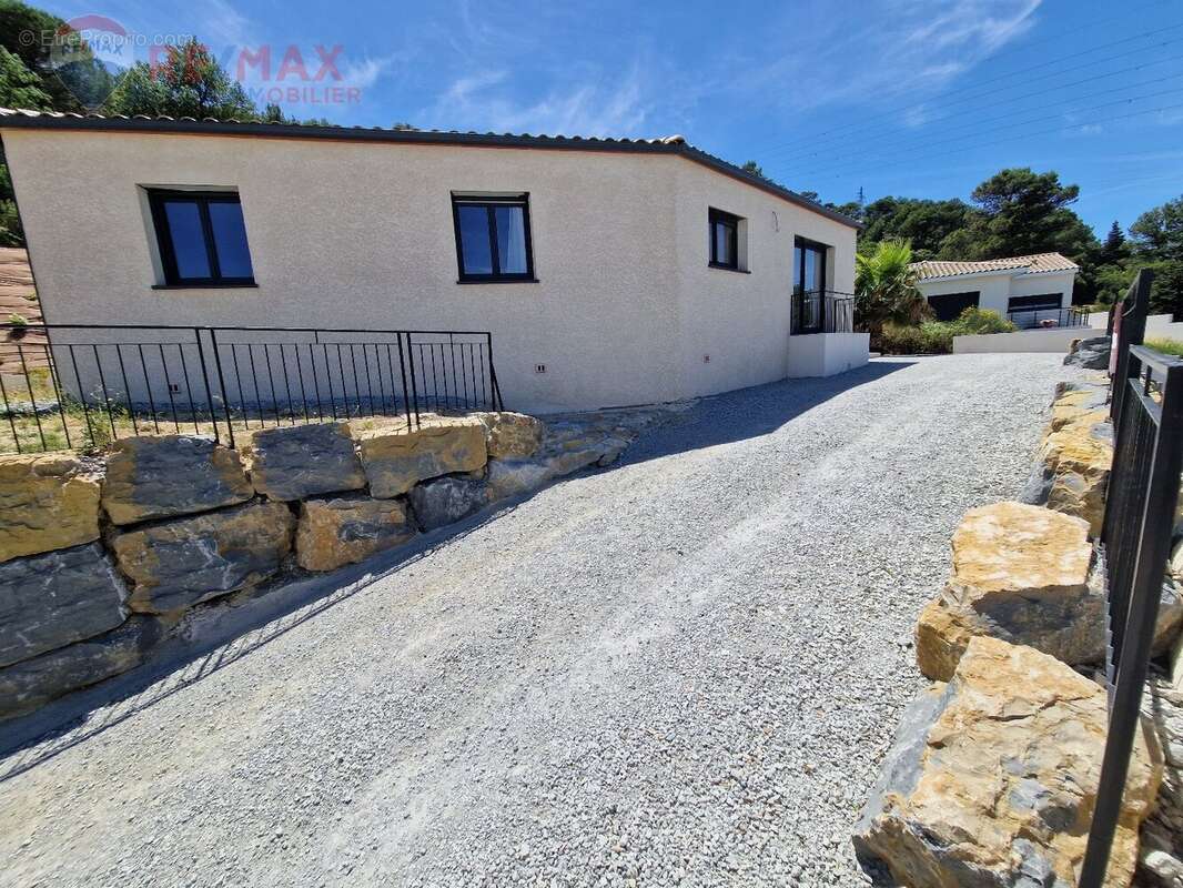 Villa 4 faces de plain pied de type 4 avec garage et jardin - photo 27