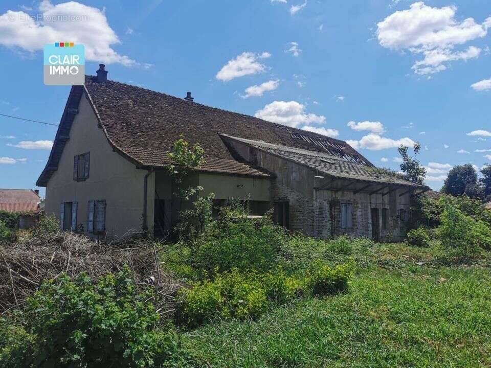 Maison de 123 m² à rénover à SORNAY 