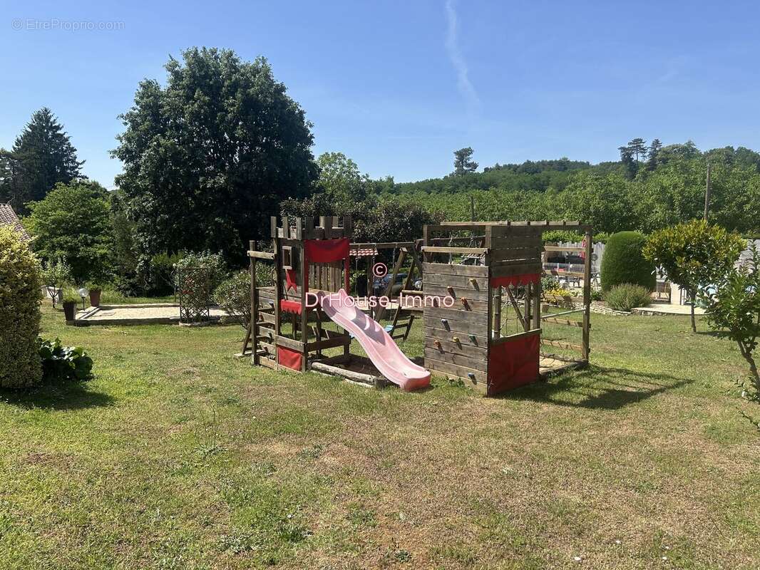 Maison 220 m² à Saint-Crepin-Et-Carlucet  - photo 4