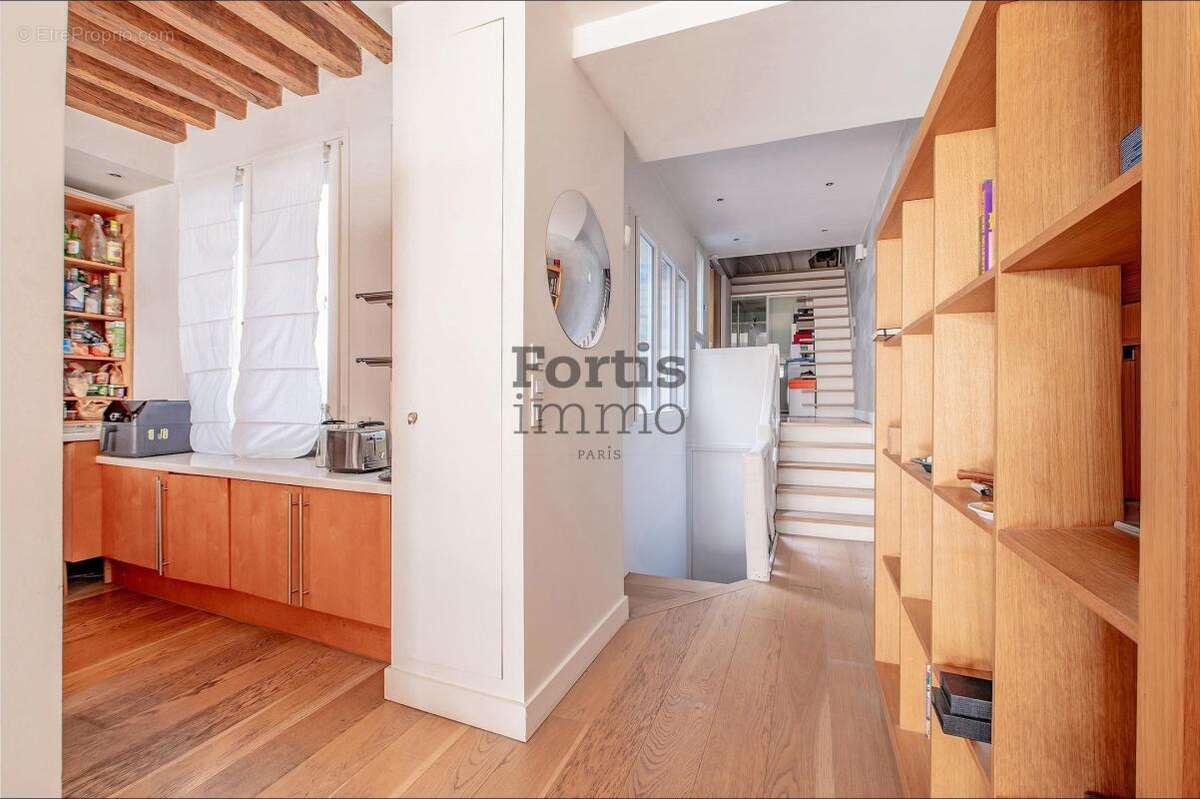 Appartement à PARIS-1E