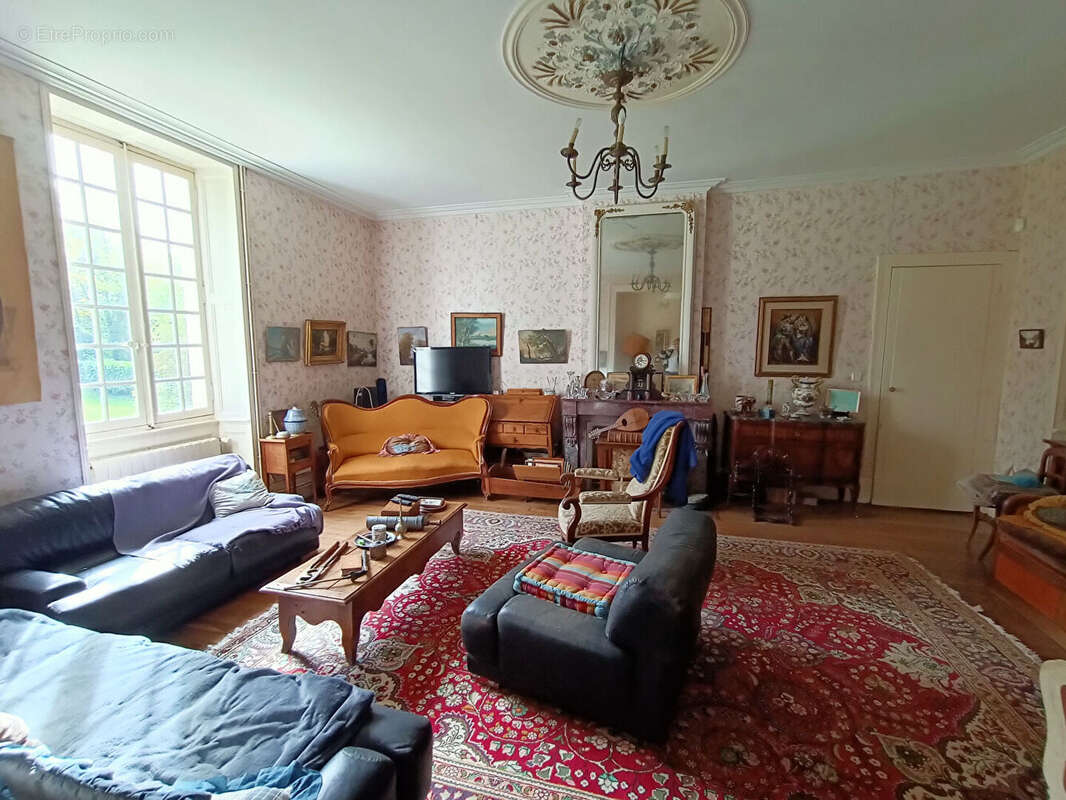 Maison à SAINT-GERMAIN-DE-MARENCENNES