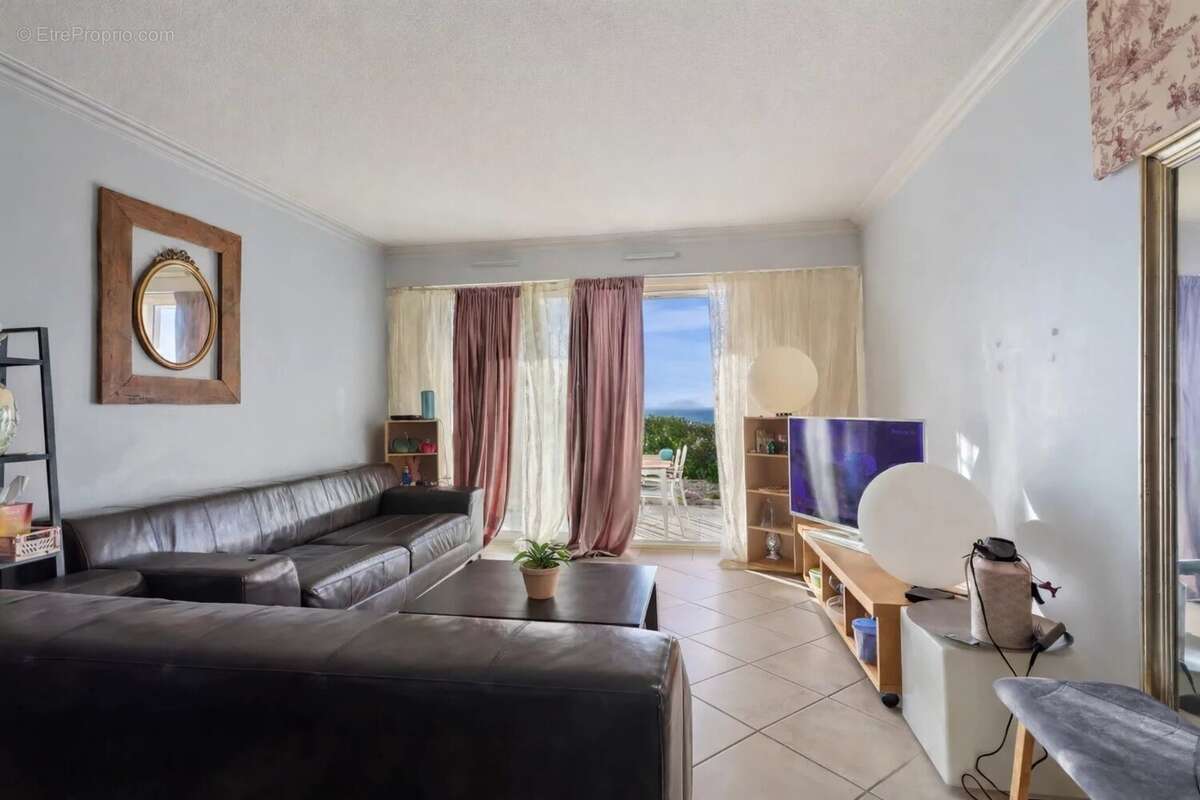 Appartement à SAINT-LAURENT-DU-VAR