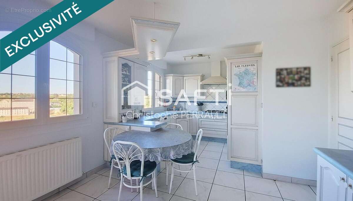 Maison 145 m² à Saint-Laurent-Sur-Sevre  - photo 3