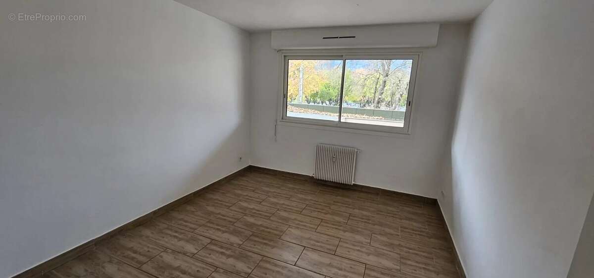 Appartement à SOLLIES-PONT