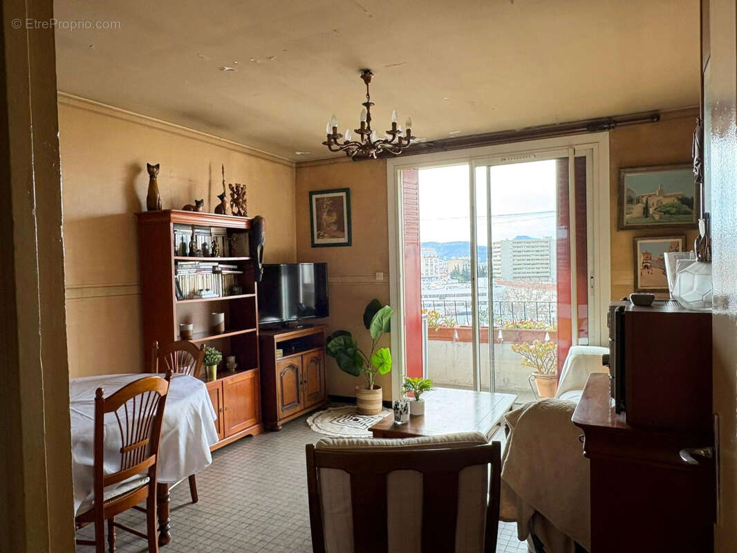 Appartement à MARSEILLE-5E