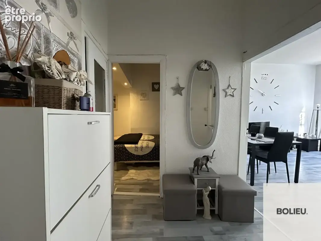 A vendre t2 calme et lumineux - centre ville de chambery - photo 1