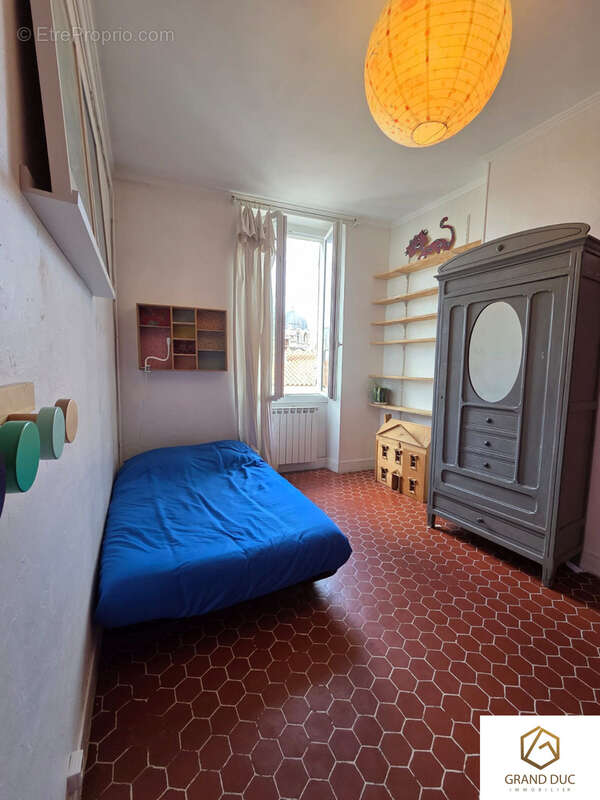 Appartement à MARSEILLE-2E