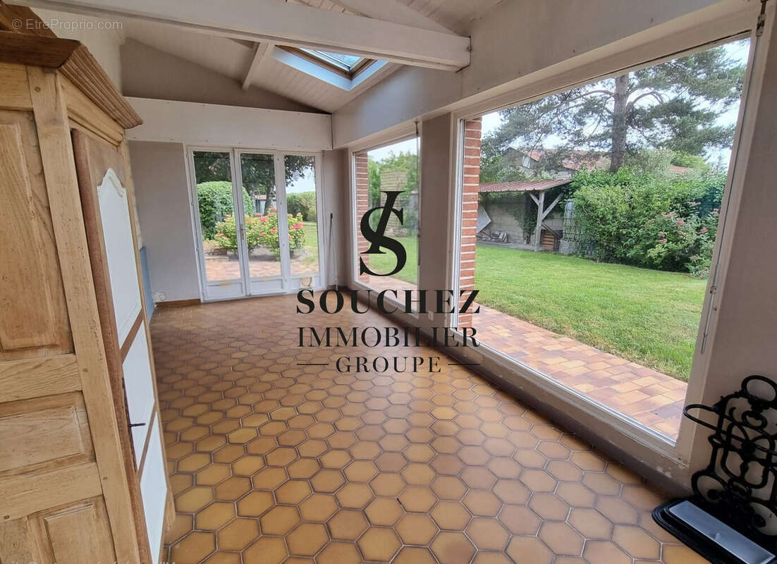 Maison 165 m² à Acq  - photo 8