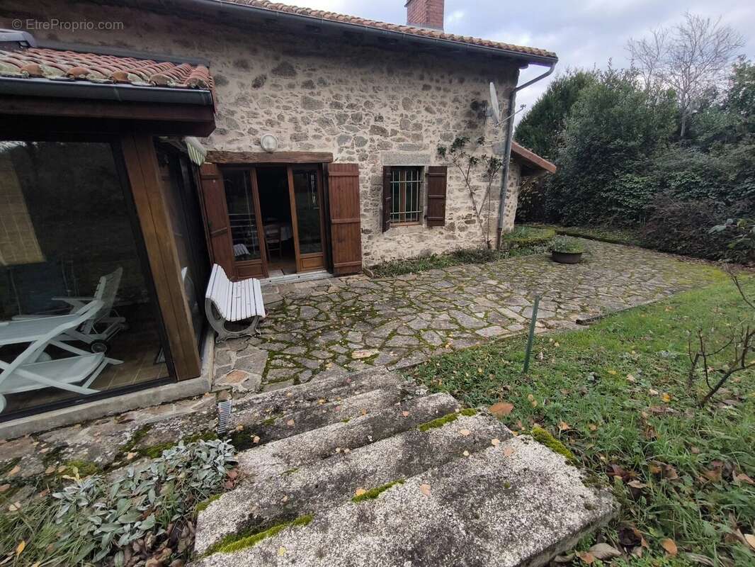 Maison à SAINTE-MARIE-DE-VAUX