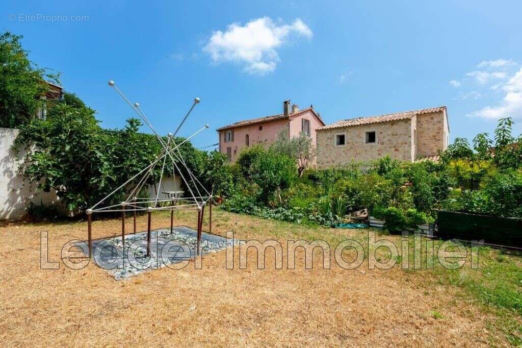 Maison à TOURRETTES-SUR-LOUP