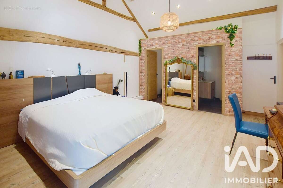 Maison 143 m² à Villeneuve-Le-Comte  - photo 8