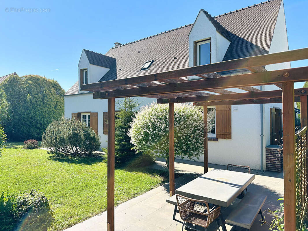 Maison à CRESPIERES