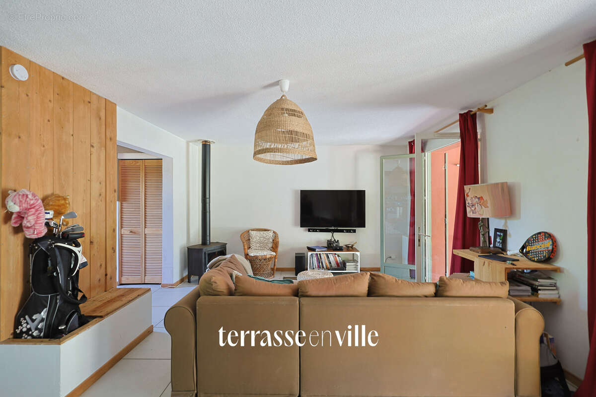Maison à FLASSANS-SUR-ISSOLE