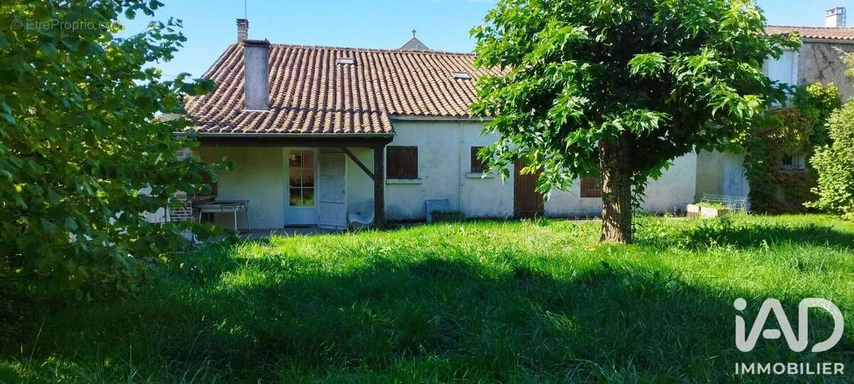 Maison 163 m² à Saint-Georges-De-Longuepierre  - photo 3