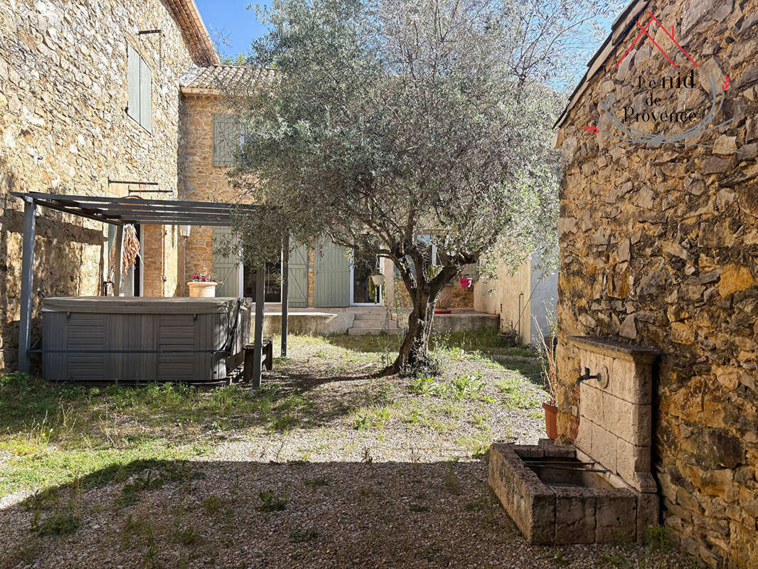 Maison à LAUDUN-L'ARDOISE