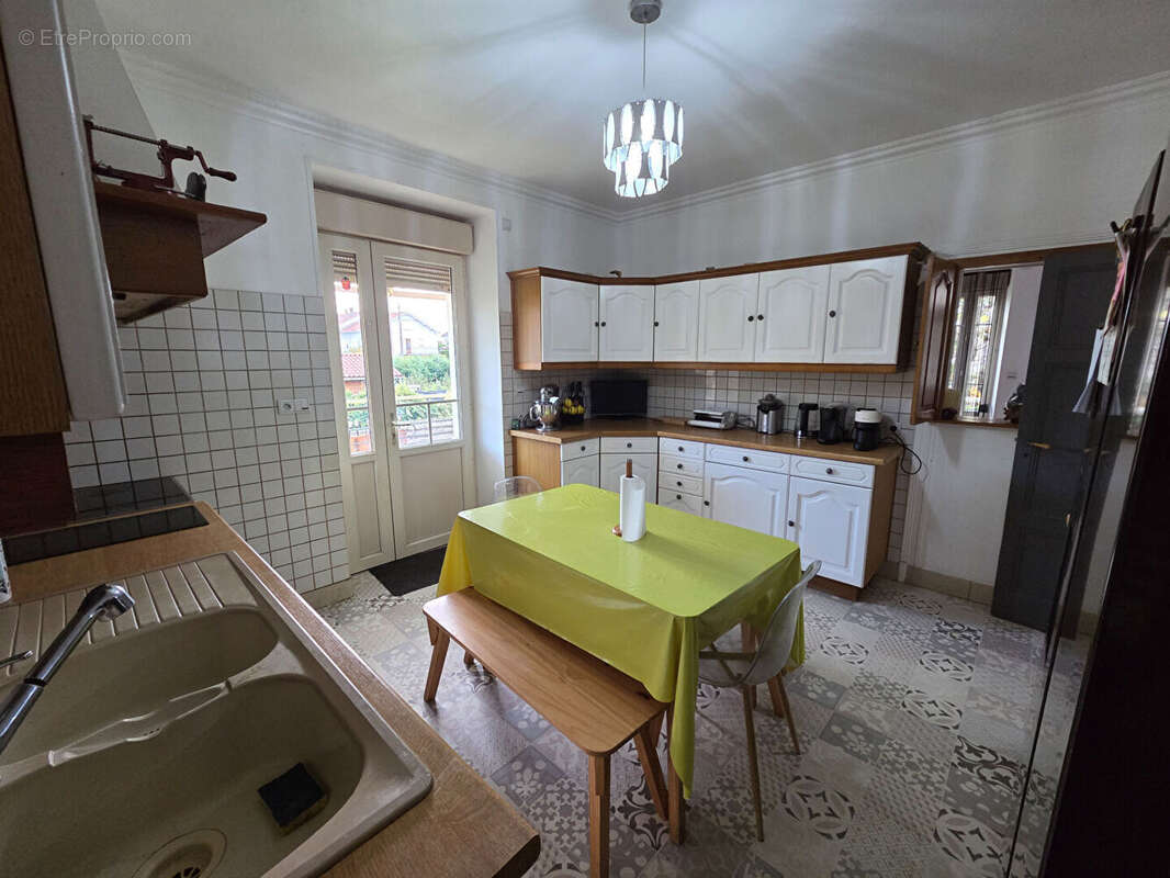 Maison à SAINT-LEONARD-DE-NOBLAT