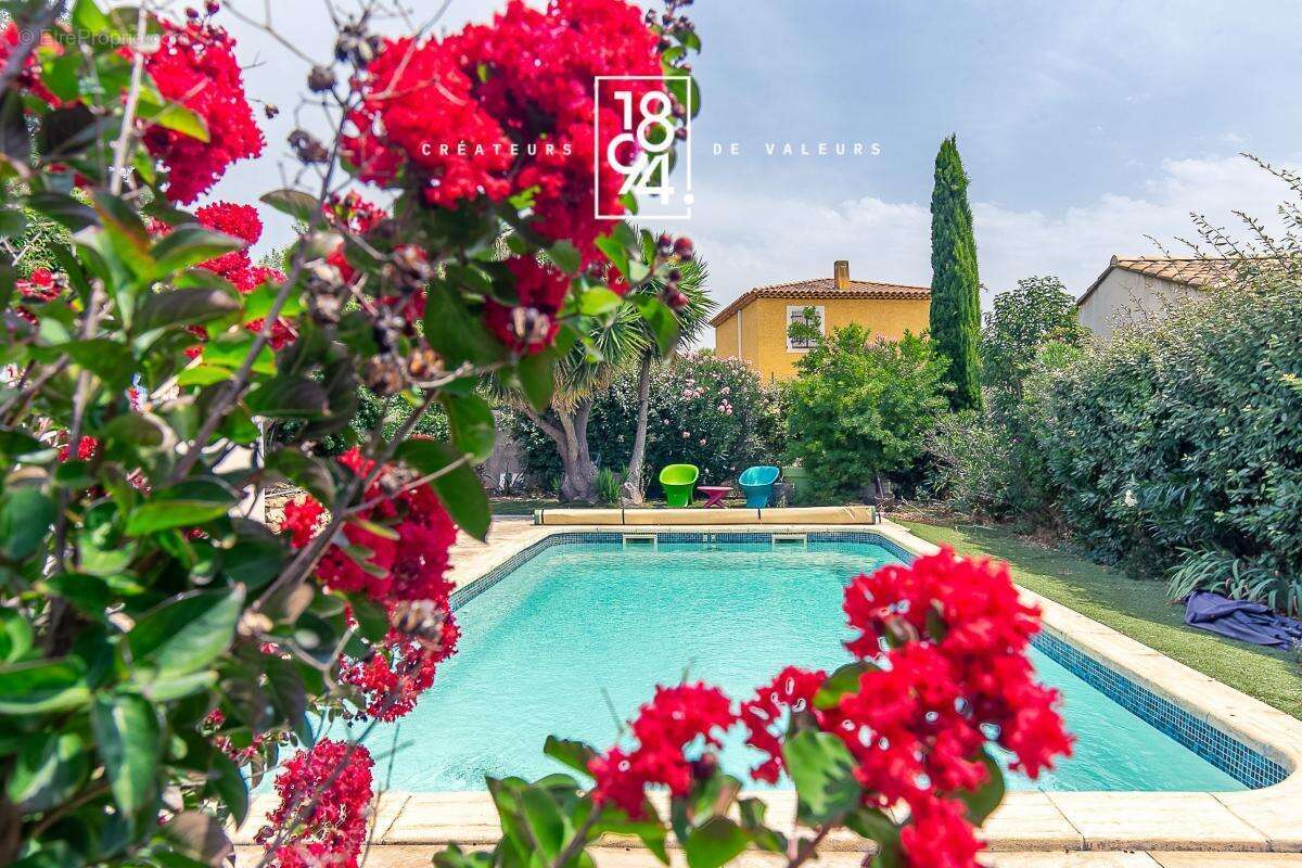Maison 7 pièces à vendre La Fare les Oliviers (13580)  167m2  Jardin  Piscine - photo 2