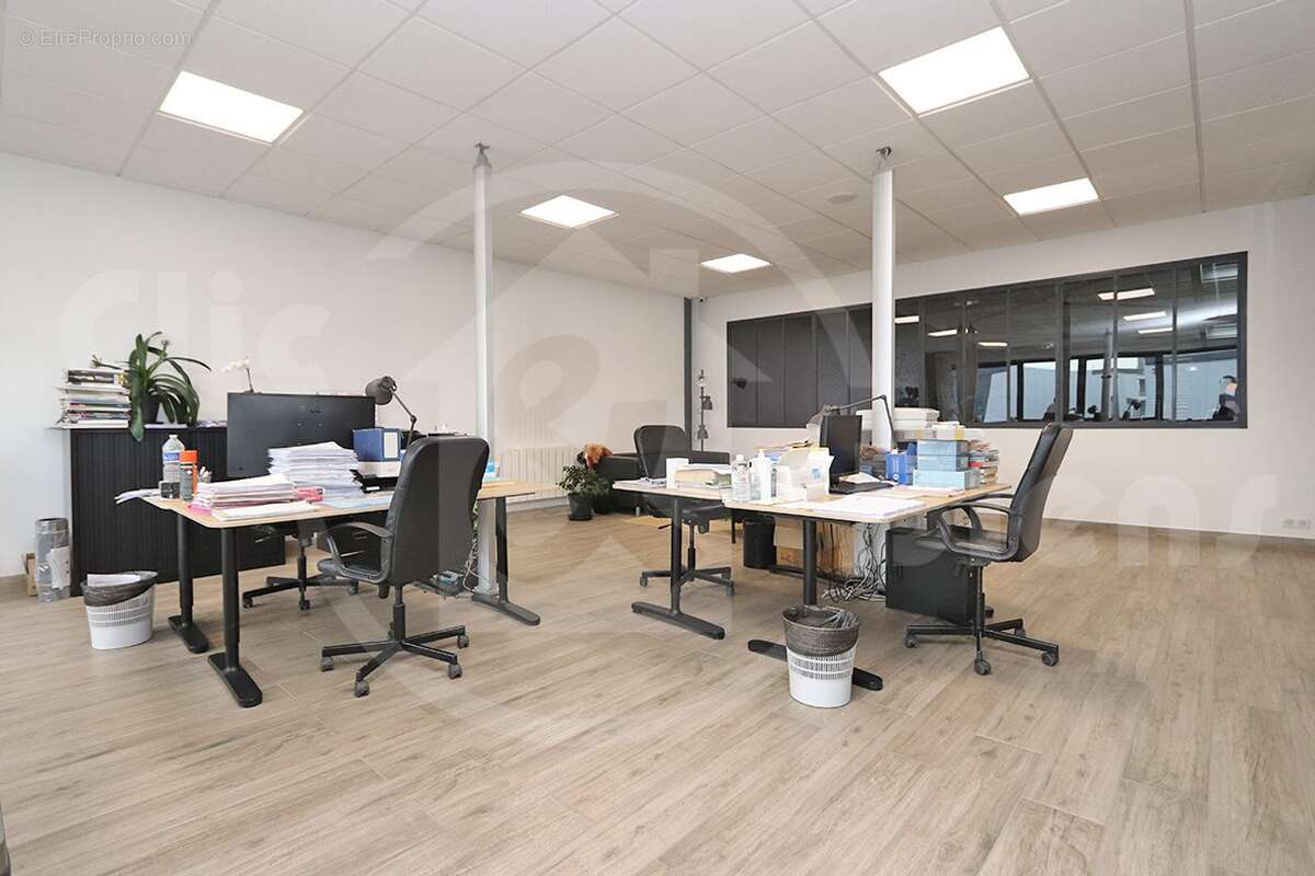 Commerce à SAINT-CYR-L&#039;ECOLE