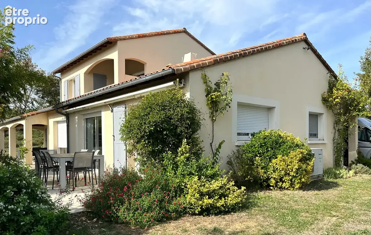 SAINT-BENOÎT - Maison 168 m², 5 chambres, terrain 3 095 m² - photo 4