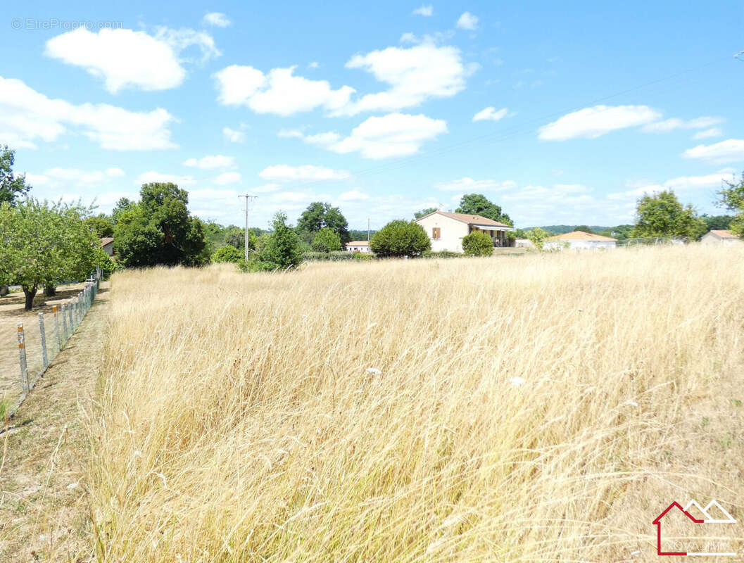 Terrain à TOCANE-SAINT-APRE
