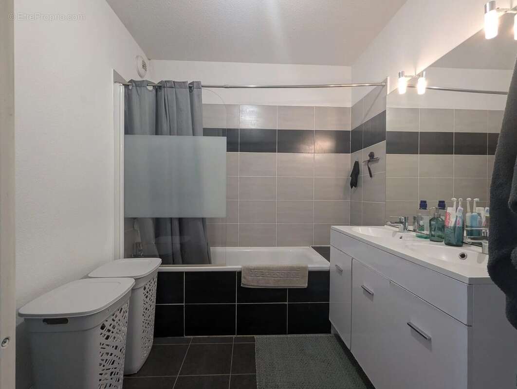 Appartement à BEAUZELLE