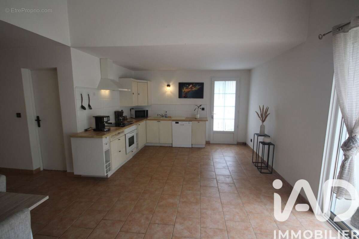 Maison 180 m² à Saint-Martial  - photo 5