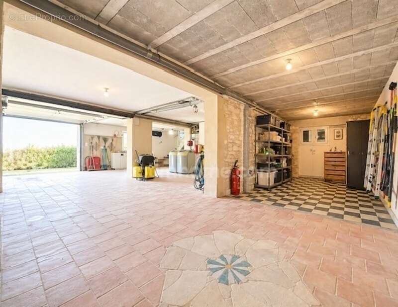Maison à DOUZAINS