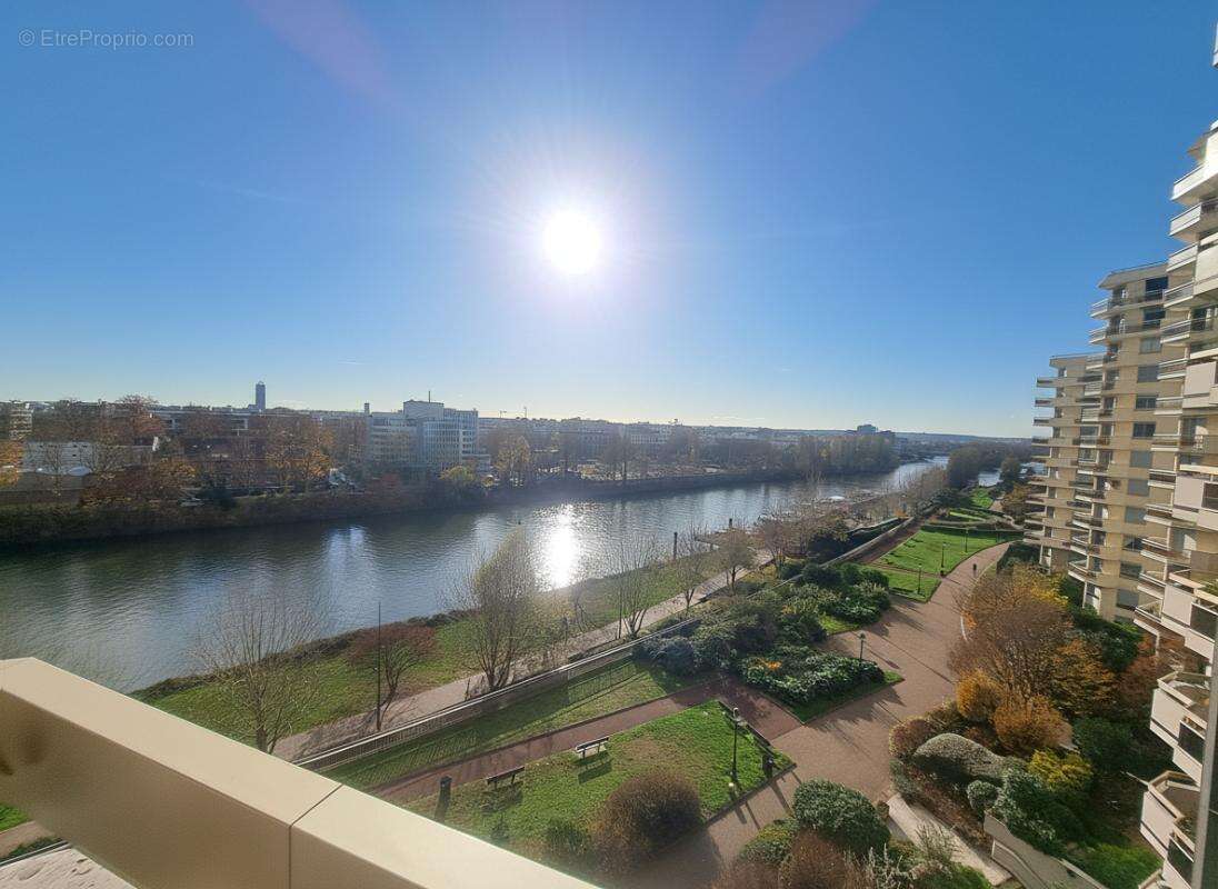 Appartement à COURBEVOIE